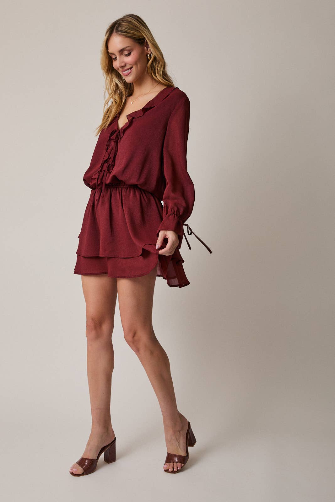 FRILLED V-NECK LONG SLEEVE MINI DRESS: WINE