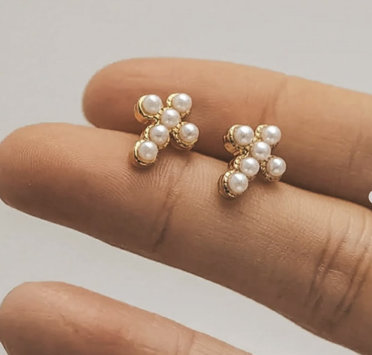 Venecia Cross Studs