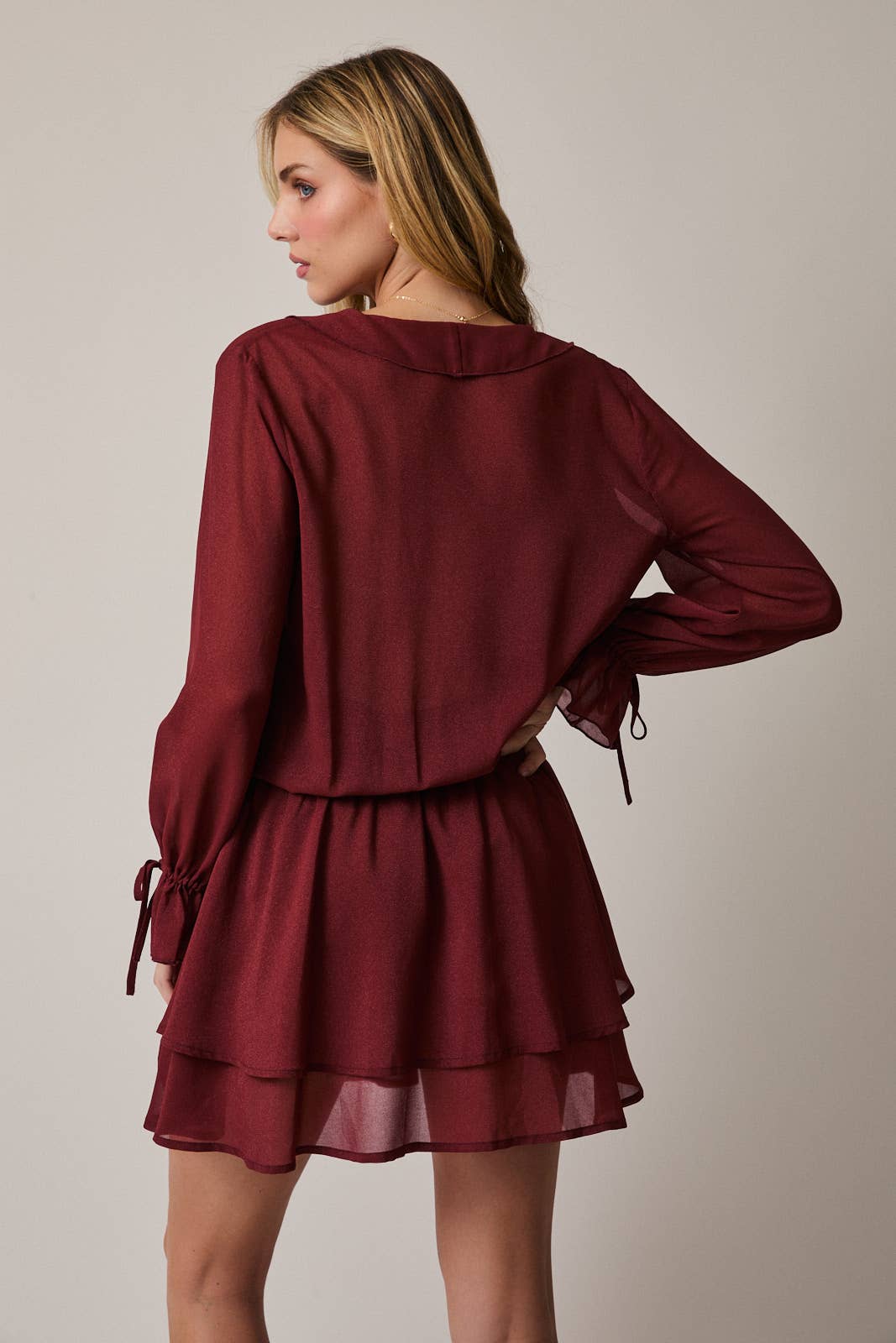 FRILLED V-NECK LONG SLEEVE MINI DRESS: WINE